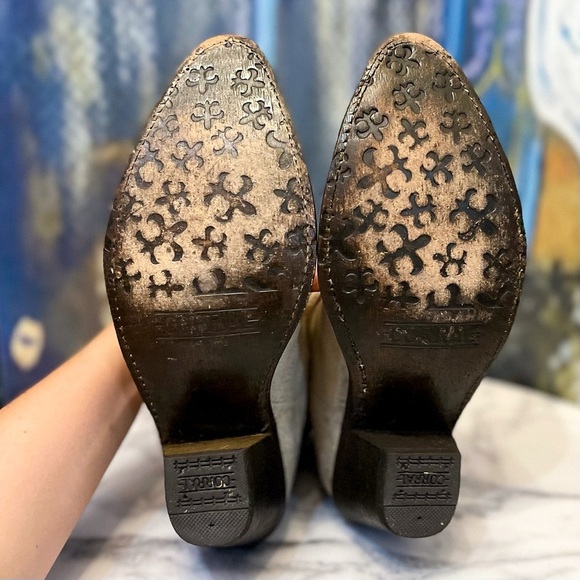 Corral Western Ankle Boots Cream Studded Distressed Rhinestone Zip Size 10 EUC - Picture 8 of 9